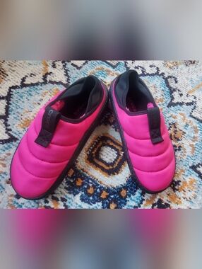 Crocs Dragon Fruit Classic Puff Moc Warm Lined Slip On Clog Size W 8 OR M 6